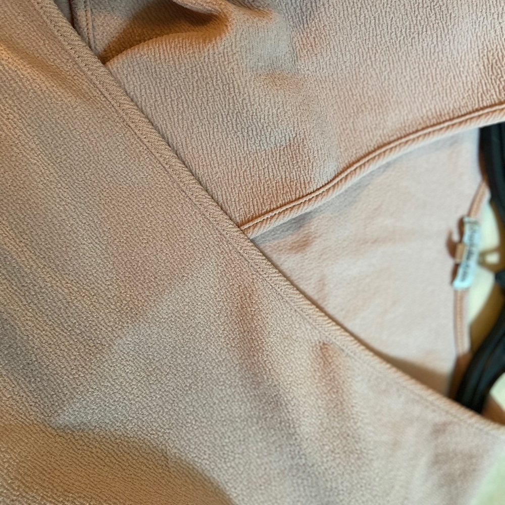 a creme cropped shirt - Picture 3 of 3